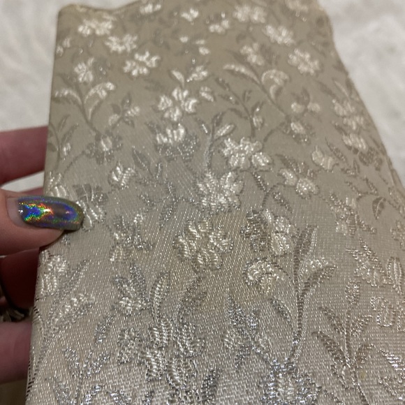 Vintage silk clutch 🤍 - Picture 3 of 12